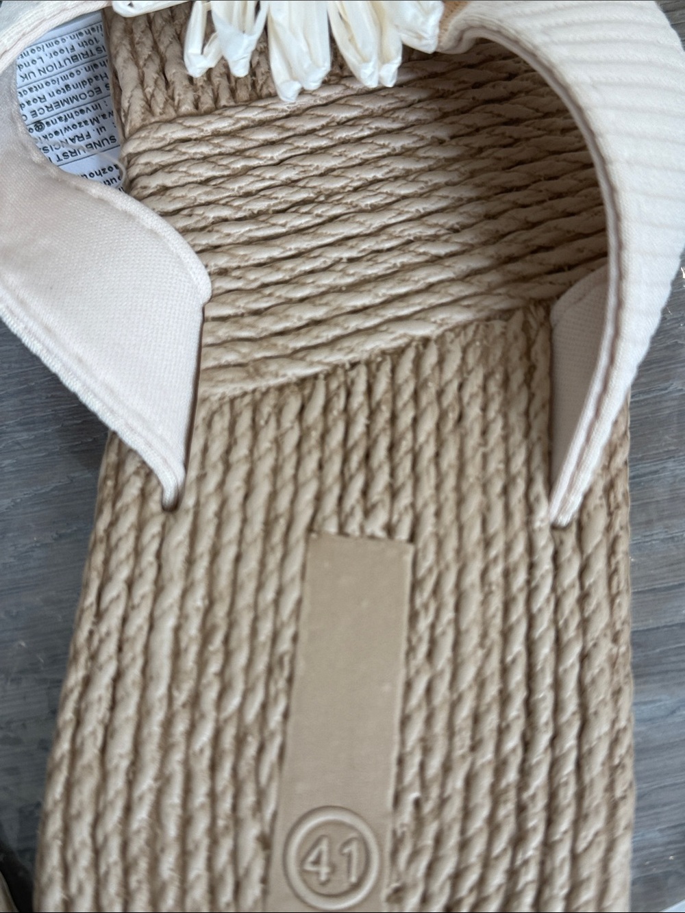 Beige Daisy Raffia Flip Flop 1/2” Sandals-Size 41 (Size 9) - Picture 10 of 11